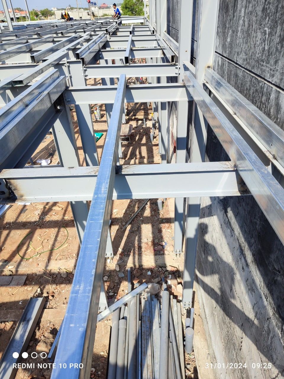 Xà gồ thép sàn lầu đặt cách nhau 600 mm